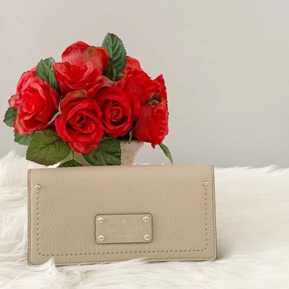 Kate Spade Continental Wellesley Wallet porcelain